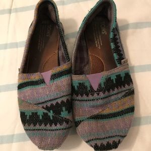 Multi-colored Toms